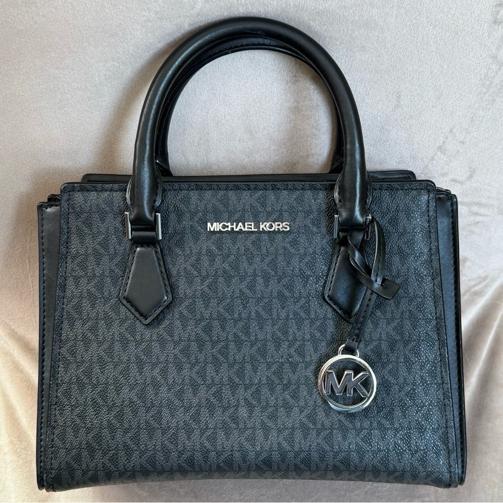 Excellent condition Small Michael Kors Hope Logo and Leather Satchel - Picture 3 of 11